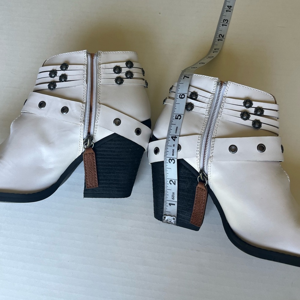Dingo Born To Run White Leather Studded Buckle Ankle Heeled Cowgirl Boots DL242 - Picture 11 of 13
